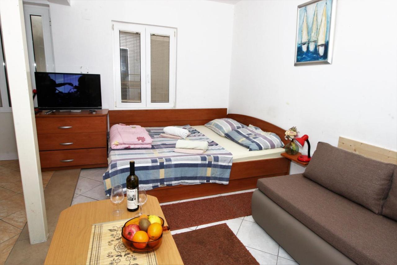 Villa Delta Apartments Blace Room photo